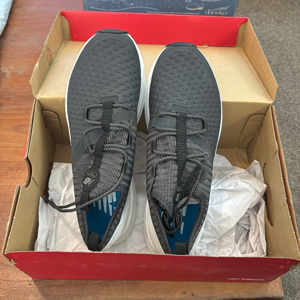 Men’s 10.5 New Balance grey and white Freshfoam Lazr running shoes